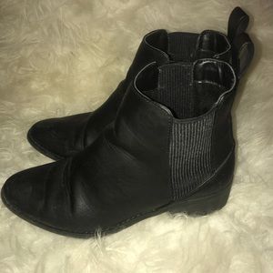 American Eagle black leather booties